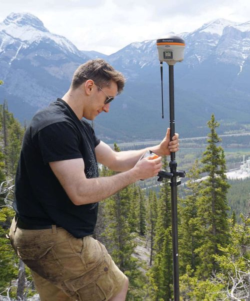 bench-mark-usa-man-holding-rtk-system-1